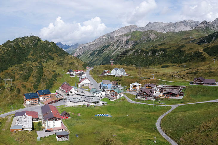 Luftaufnahmen von St. Christoph am Arlberg im Sommer